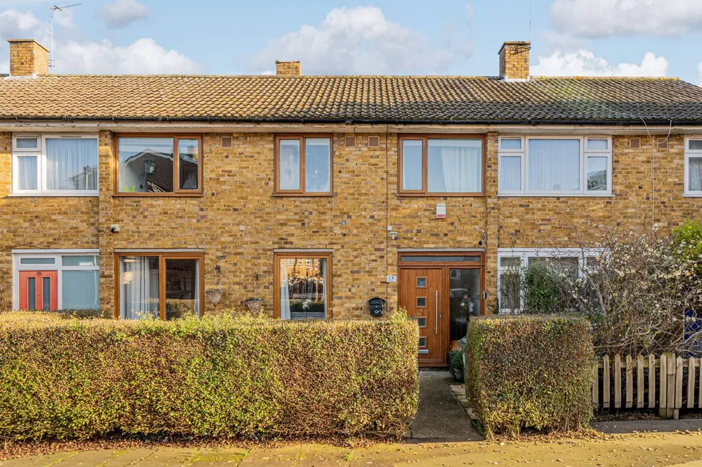 4 bed property for sale image 5