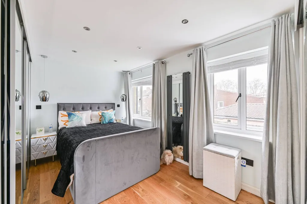 4 bed property for sale image 4